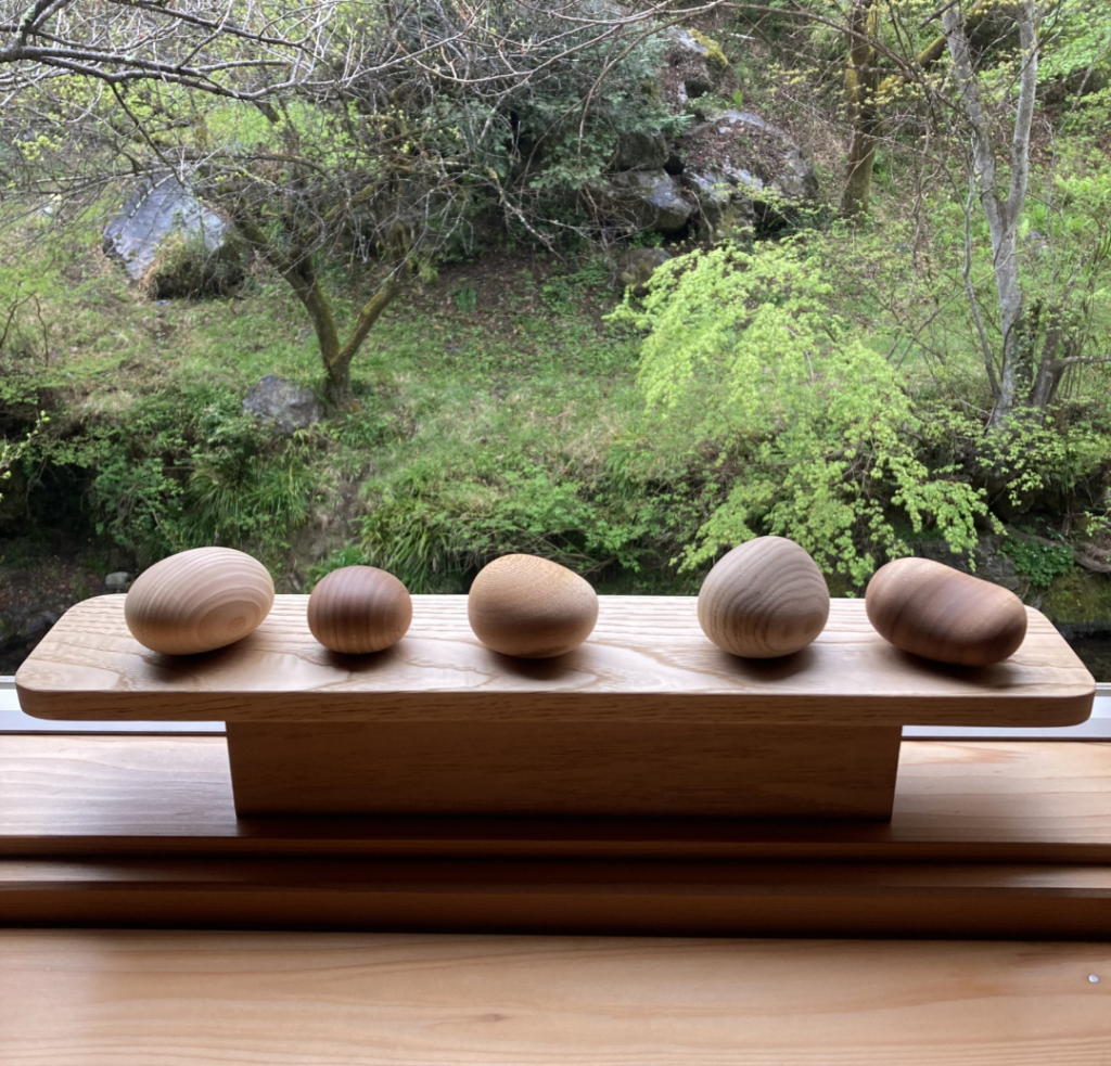 ①くわの木の置物 希少 銘木 自然木 手づくり 桑の木 床の間など